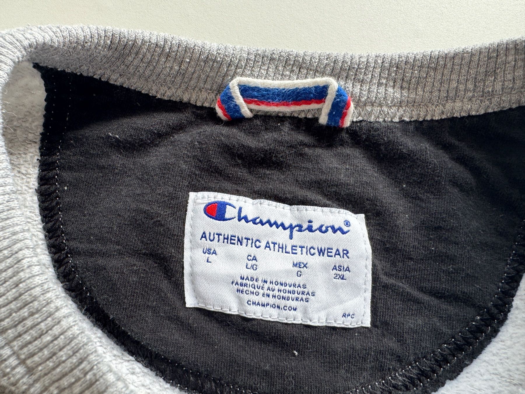 Champion Maglioni & Felpe: Champion Sweatshirt pullover crewneck Sz L – Usato da Neuchâtel venduto da _Easy_to_Find_ 2