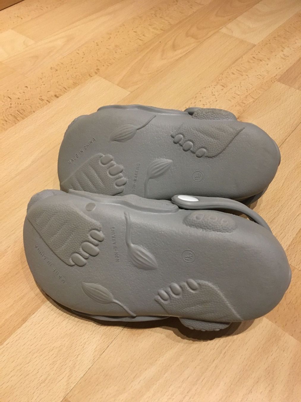 Scarpe per ragazzi: Clogs, Crocs mit coolem Elefanten Design Gr. 28/29 – Nuovo (secondo la descrizione) da Uetendorf venduto da Gar_9pvy 2