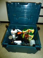 Putz-Box mit diversen Reinigungsmitteln und Zubehöhr für ...