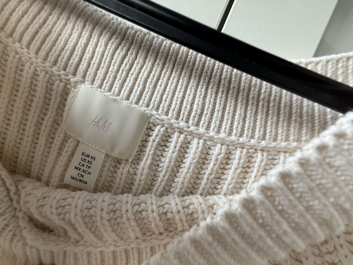 H&M Pulls & Sweat-shirts: Pull H&M écru en maille côtelée, taille XS, comme neuf – Neuf (Voir description) à La Chaux-de-Fonds par ard_8v5l 1
