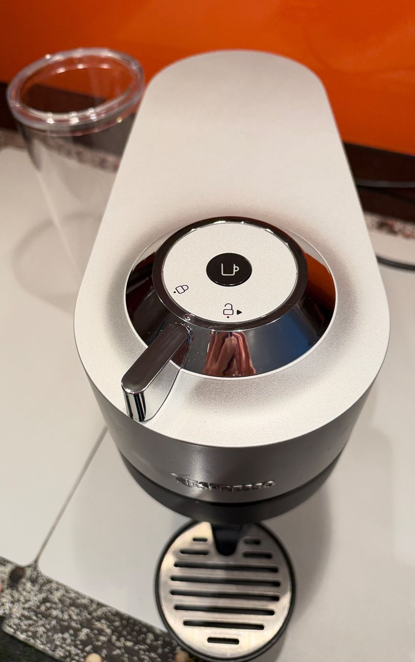 Nespresso Kaffeemaschinen & Espressomaschinen: Nespresso $Vertuo POP – Gebraucht aus Kriens von Famschmidlin 1