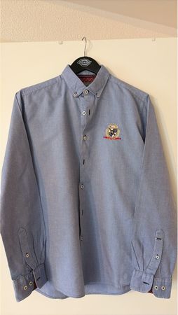 Chemise homme OLLYGAN bleu ciel avec écusson, taille M