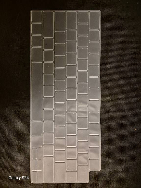 Covers & Borse: Protection clavier macBook 15 transparente – Usato da Gingins venduto da zoe_d59r