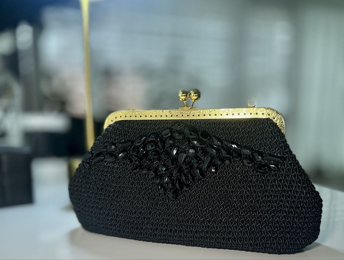 Sonstiges Uhren Zubehör: Black Beaded Bag with Gold Chain Strap – Neu und originalverpackt aus Oftringen von Eylem79 4