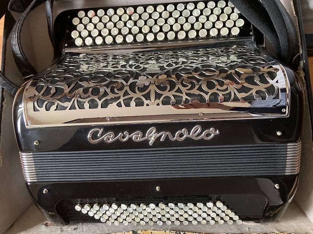 Strumenti musicali: accordéon Cavagnolo Vedette 5 compact – Usato da Martigny venduto da Cavag