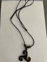 Collana ciondolo in legno