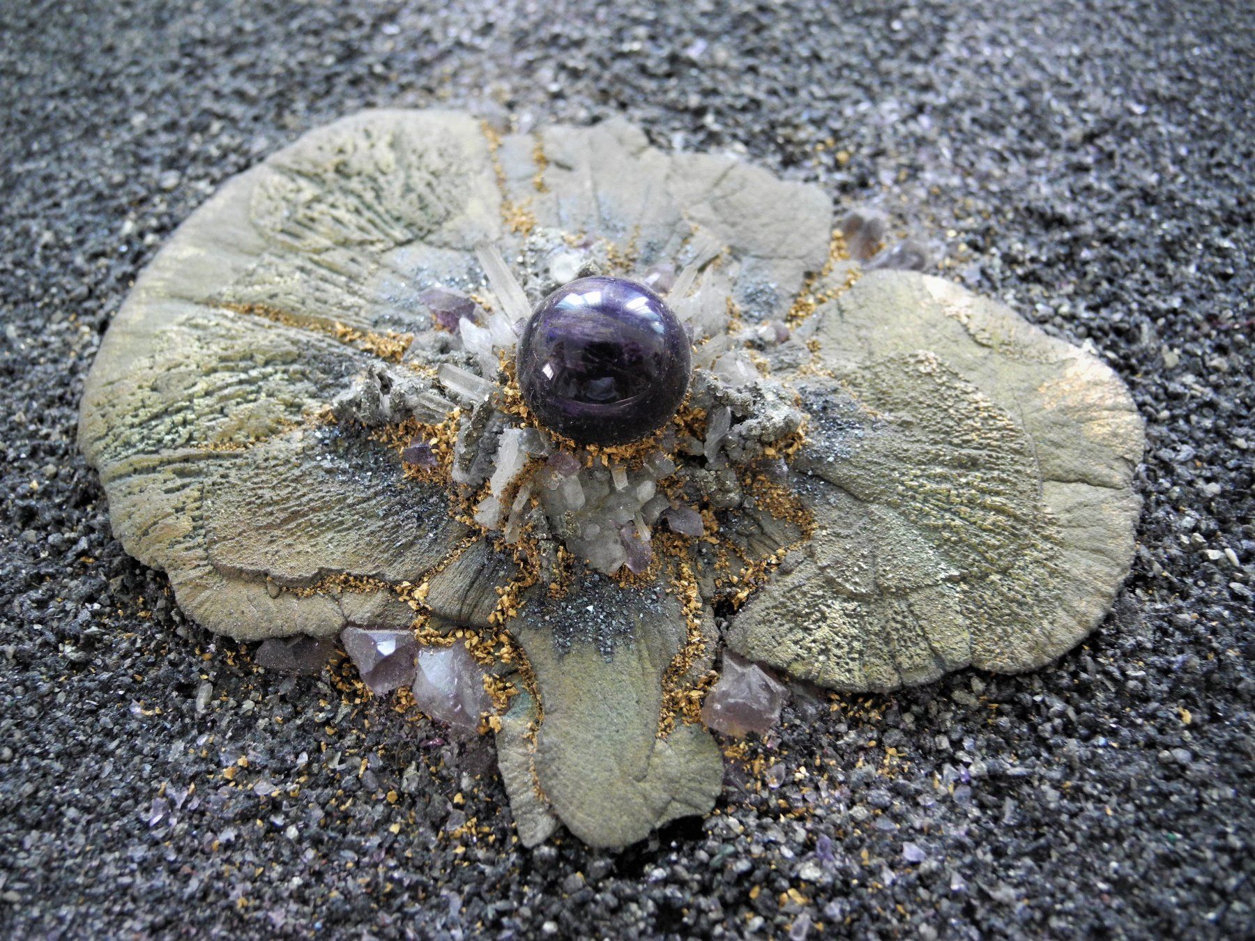 Foto & Immagini: Exquisite Assemblage aus Gold Mineralien Edelsteinen – Usato da Schlossrued venduto da RareKunstWelt 1