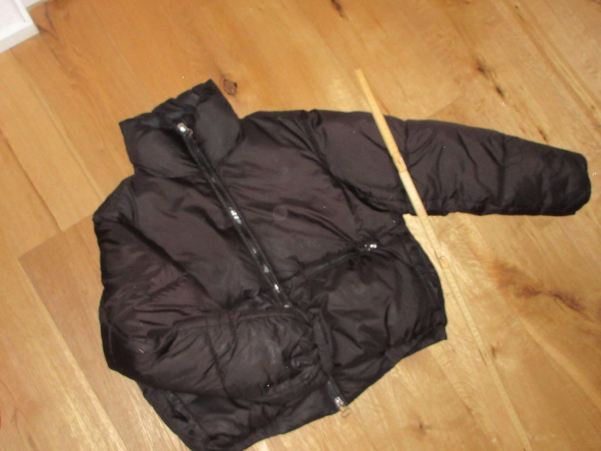 Weekday Vestes: Schwarze Pufferjacke  – D'occasion à Chur par noe_mh8b