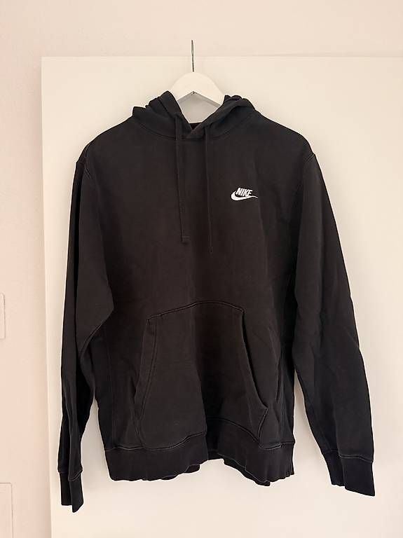 Nike Maglioni & Felpe: Nike Hoodie Schwarz – Usato da Amlikon-Bissegg venduto da sel_c52h 1