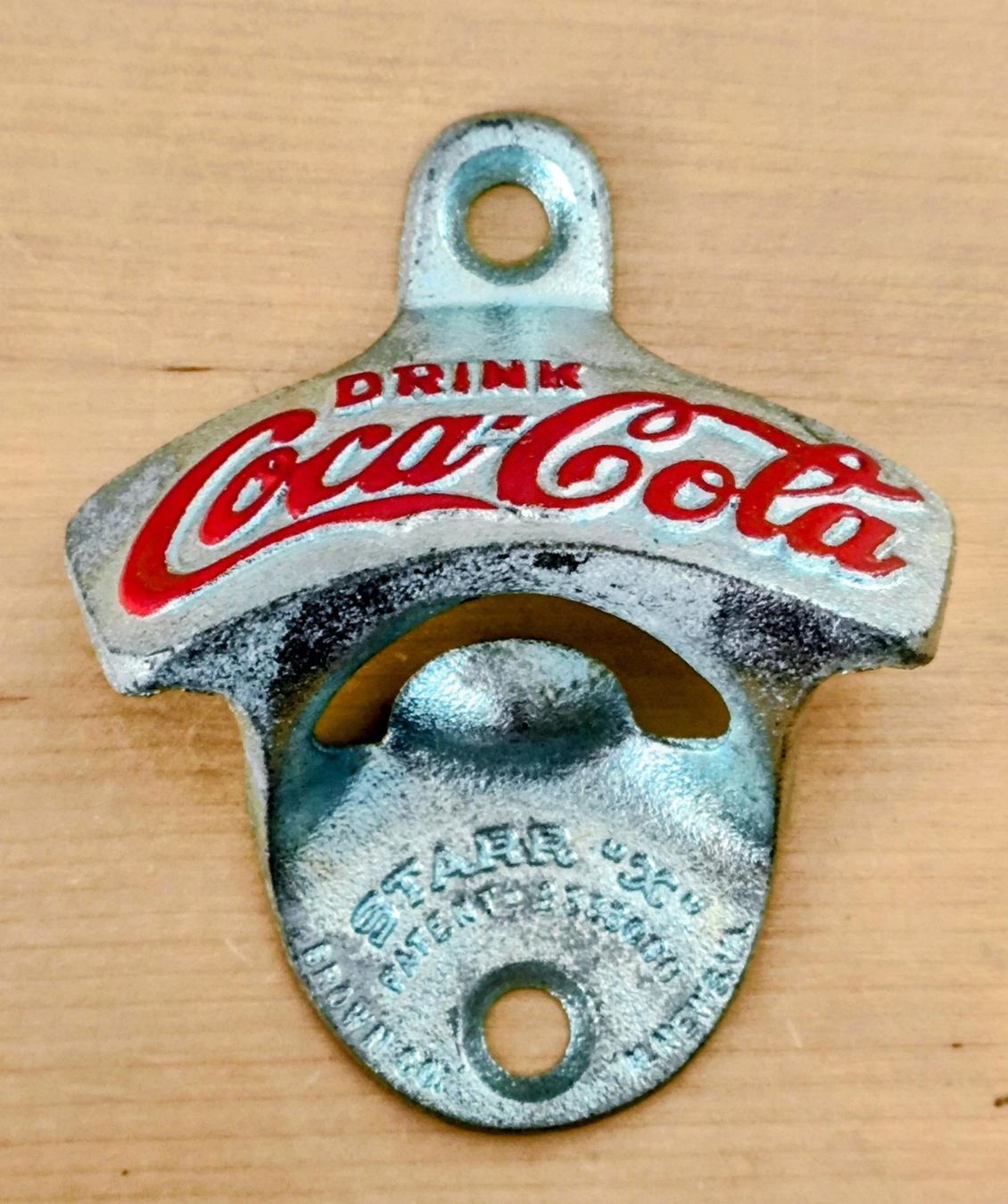 Flaschenöffner & -verschlüsse: Coca-Cola Wandflaschen-Öffner – Gebraucht aus Pfäffikon ZH von Colacity 1