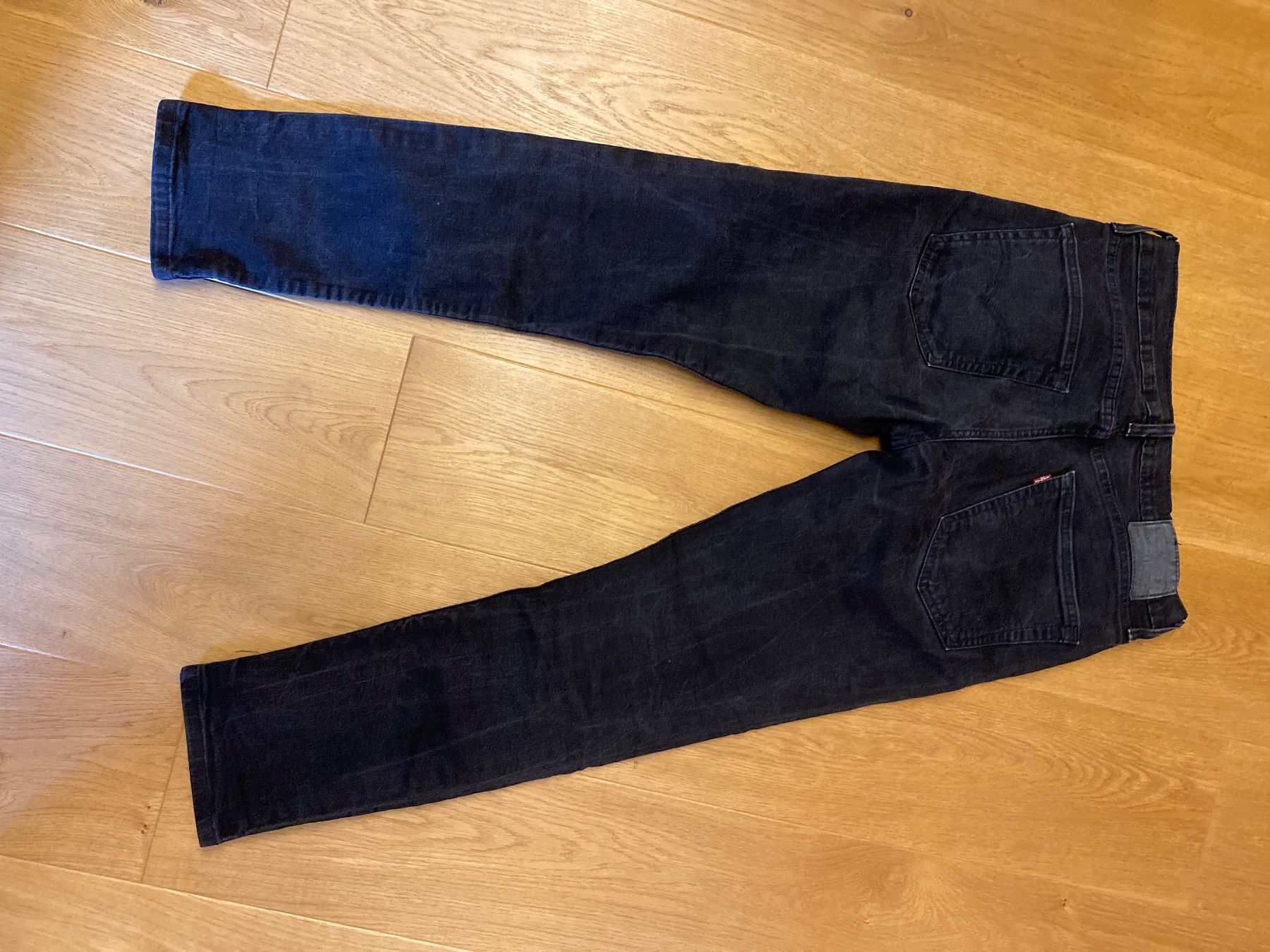 Levi's Jeans: Jean noir levis – D'occasion à Chamby par luc_m96c 2
