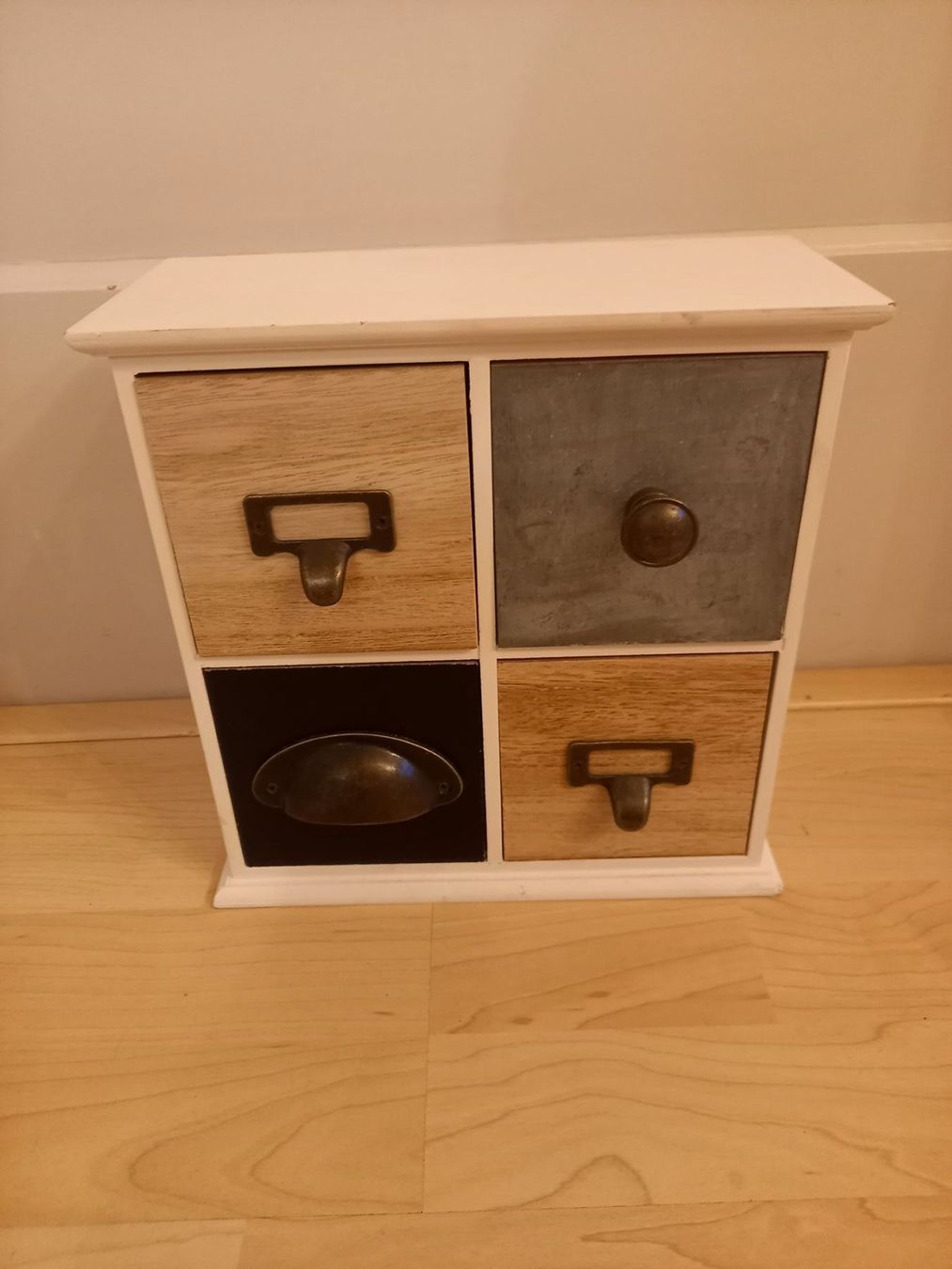 Sonstige Dekorationen & Accessoires: Box – Gebraucht aus Kreuzlingen von ng3
