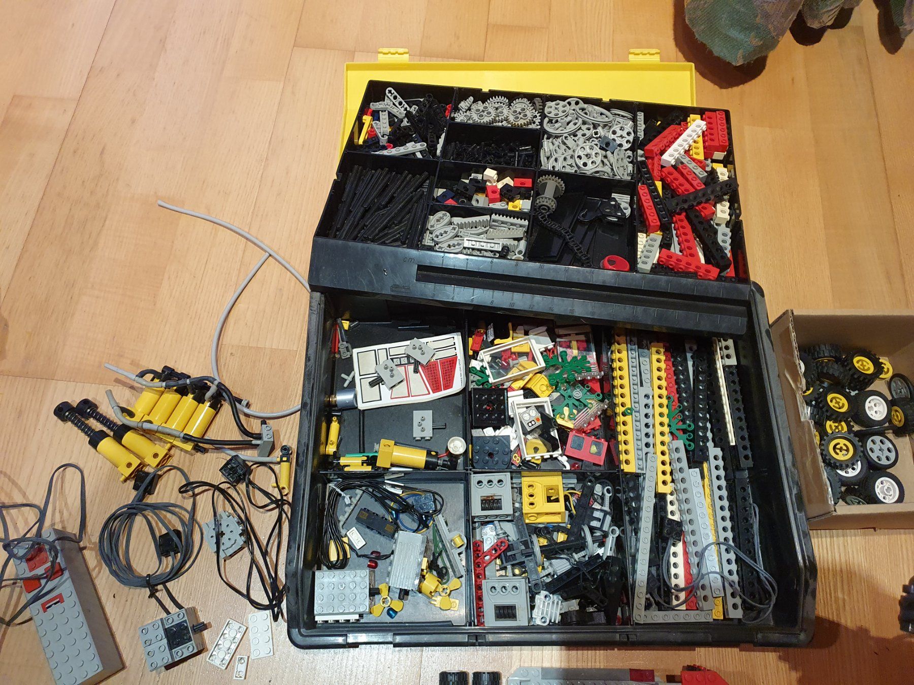 Lego Kit di costruzioni: LEGO Technik und mehr, Pneumatikbagger – Usato da Luzern venduto da Chrischtiv 3
