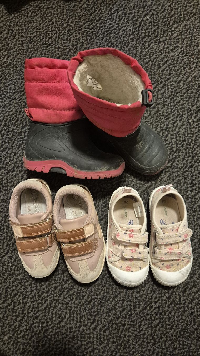 Scarpe per ragazze: Schuhe Mädchen Gr.24 – Usato da St. Margrethen SG venduto da vka_f8qq