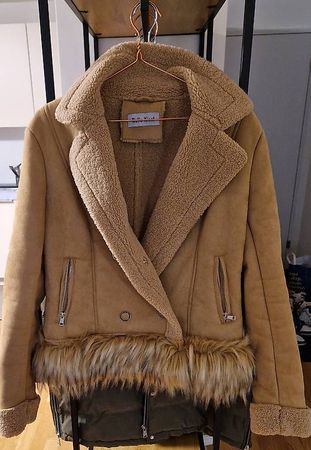 Jacke mit abnehmbarem Fell