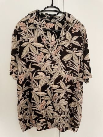Urban Outfitters Hemd, oversized, Blumenmuster