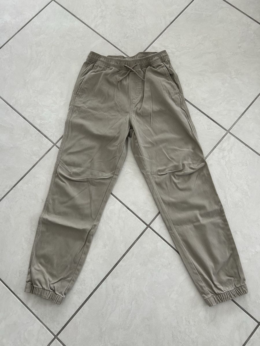 H&M Pantaloni: Pantalon garçon kaki – Usato da Boncourt venduto da fcb2005