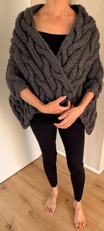 ULTRA LOW LUXE Oversize Strick-Cardigan–Handarbeit