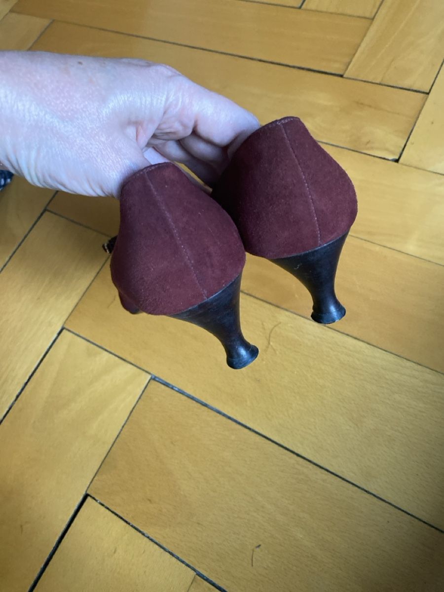 Sergio Rossi Scarpe da donna: Chaussures sergio rossi daim bordeaux 36 et 1/2 – Usato da Küssnacht am Rigi venduto da CALIFRASQUI 4