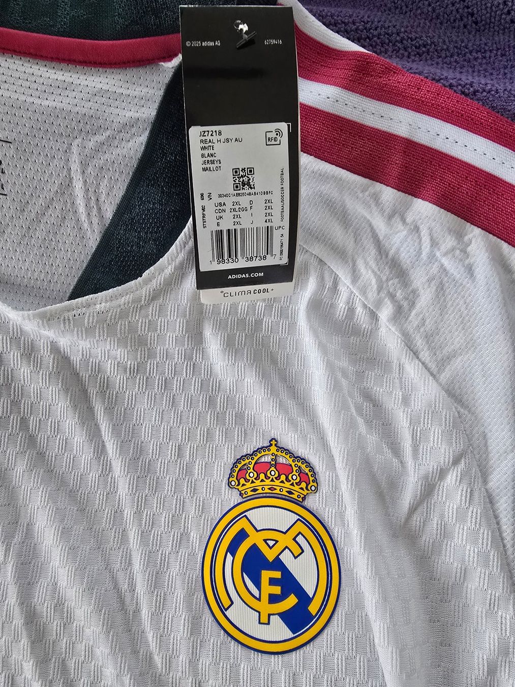 Adidas T-shirts: ADIDAS PERFORMANCE 'Real Madrid 26/27' – Neuf avec emballage d'origine à Penthaz par Poupinek69 2