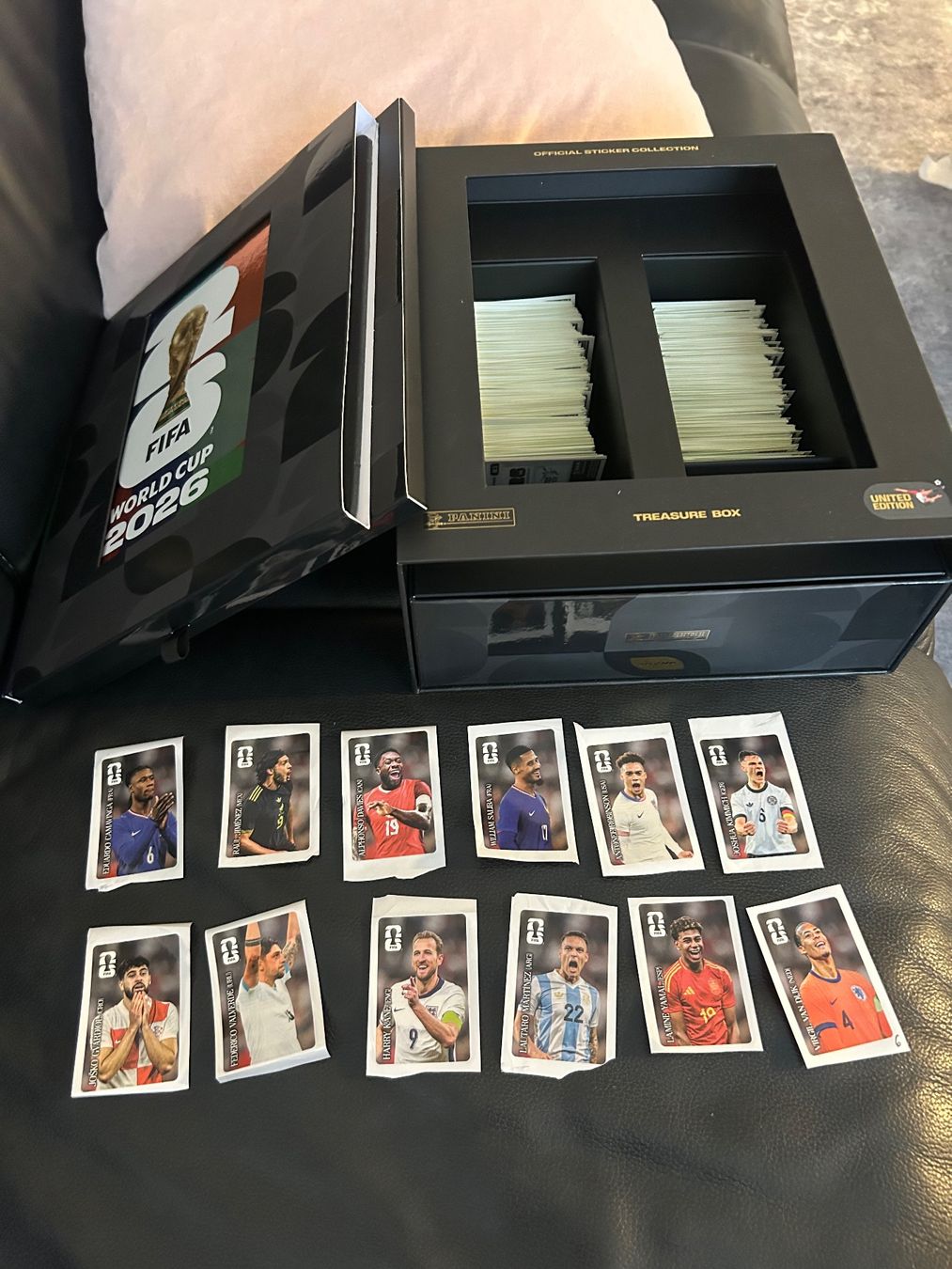 Panini Carte collezionabili: FIFA 2026 Panini Box Komplett inkl CC – Nuovo (secondo la descrizione) da Lenzburg venduto da hkr_q959 5
