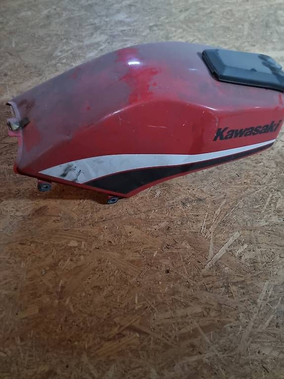 Accessori per altri veicoli: Tank AZ 125.   15 – Usato da Aedermannsdorf venduto da Automarkt 2