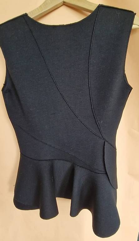 Tops: DKNY schwarzes Peplum-Top Grösse S – Gebraucht aus Gisikon von Rumjana_iv 1