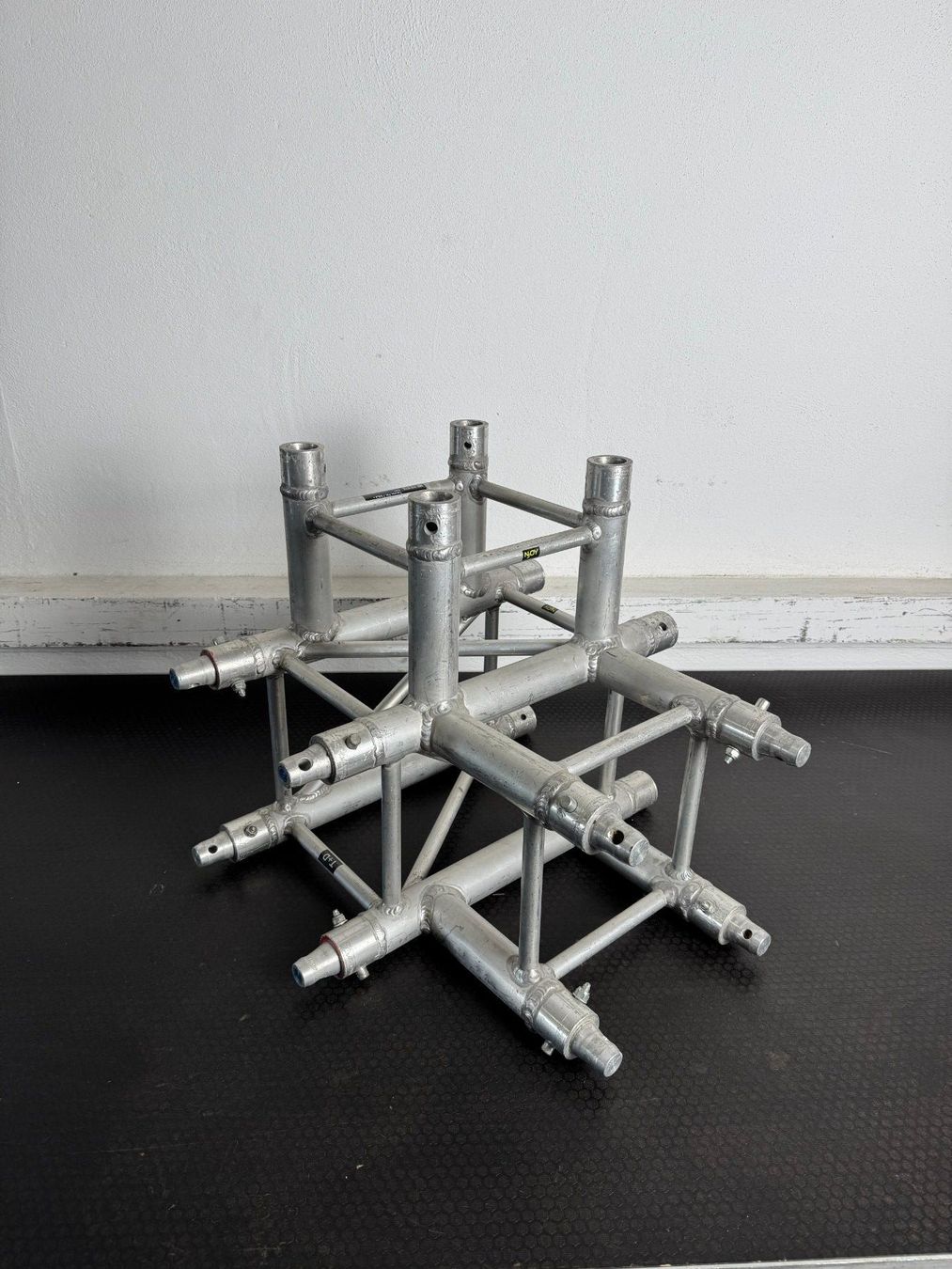 Tralicci: Eurotruss FD 34 T+Down Ecke – Usato da Buchs AG venduto da N-joyEvents