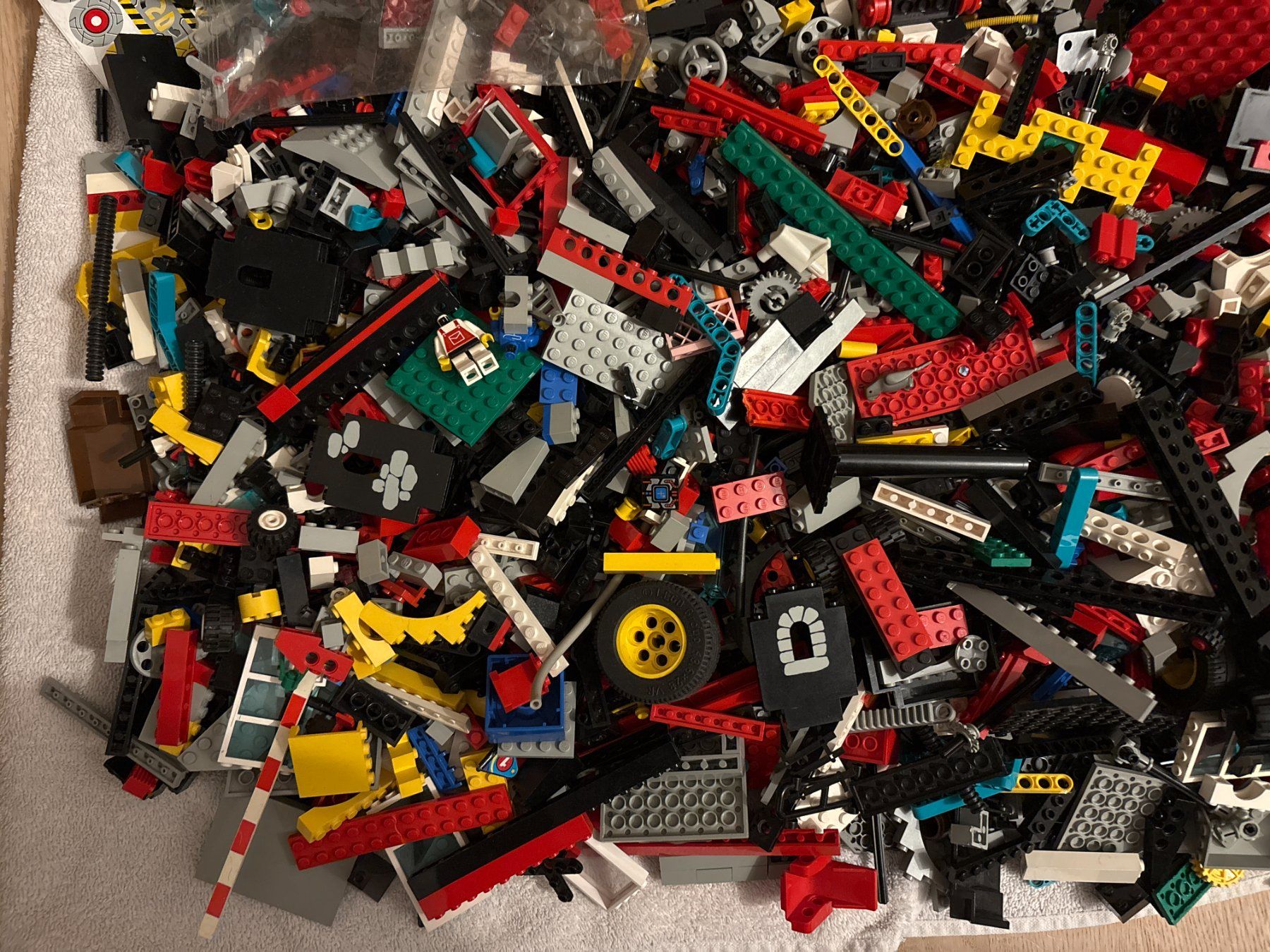 Lego Kit di costruzioni: 5.5 kg Lego plus ca. 30 9V-Schienen – Usato da Elgg venduto da Jo_Naj 3