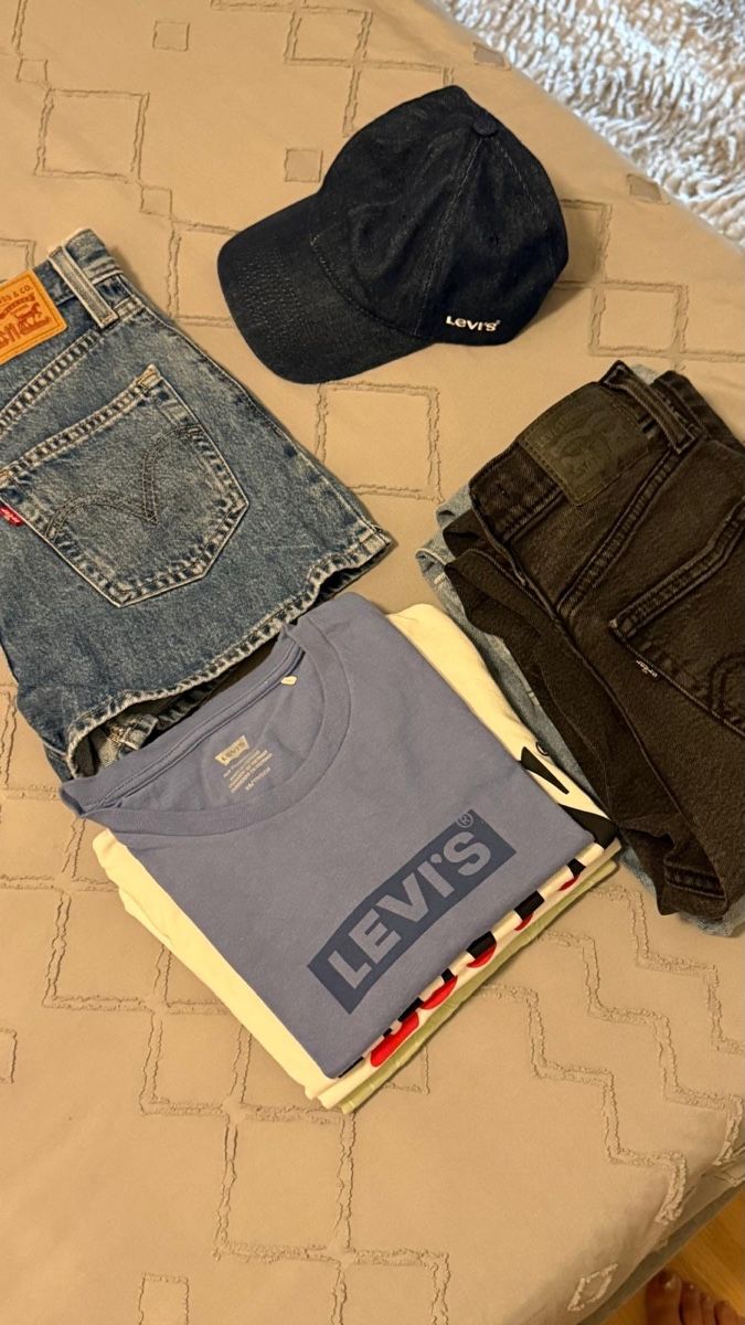 Levi's Kleiderpakete & -sets:     Levi’s-Kleidung – Gebraucht aus Emmenbrücke von pie998 1