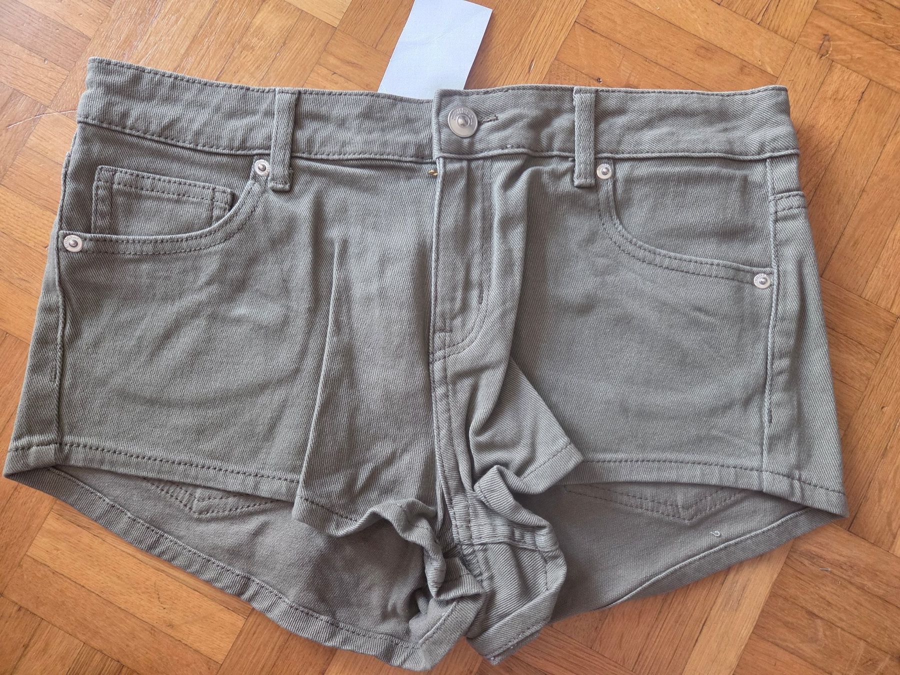 H&M Pantaloni: 4 neue Hot-Pants Gr. 40 – Nuovo (secondo la descrizione) da Basel venduto da grandfamily 7