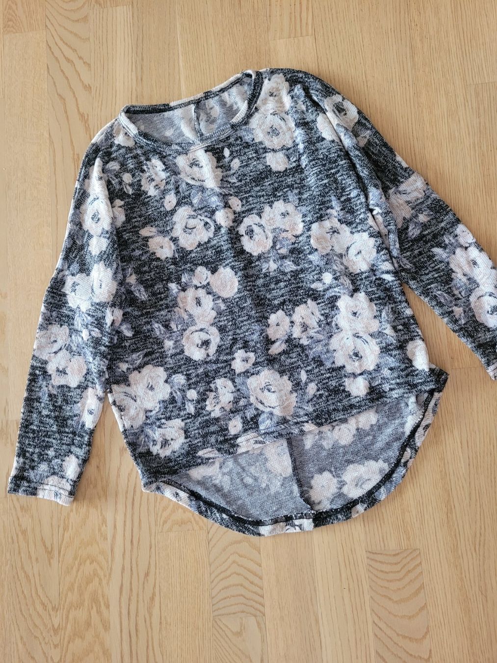 T-shirt: Sommer-Shirt, Gr. XL, modisches Design 2x – Usato da Stäfa venduto da Arjen2011