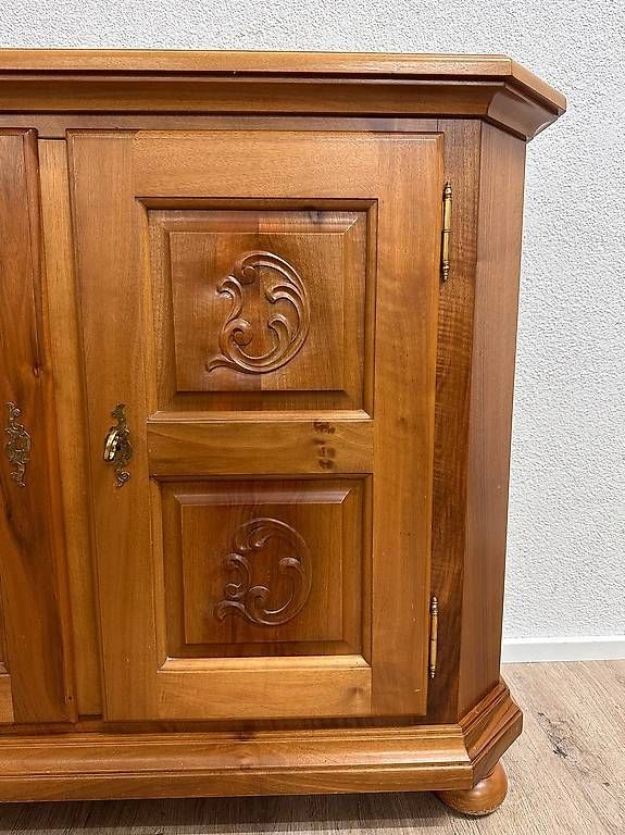 Cassettiere: Vintage Barock Nussbaum Sideboard von Fässler – Usato da Obernau venduto da Arche_Noah_Brocki 3