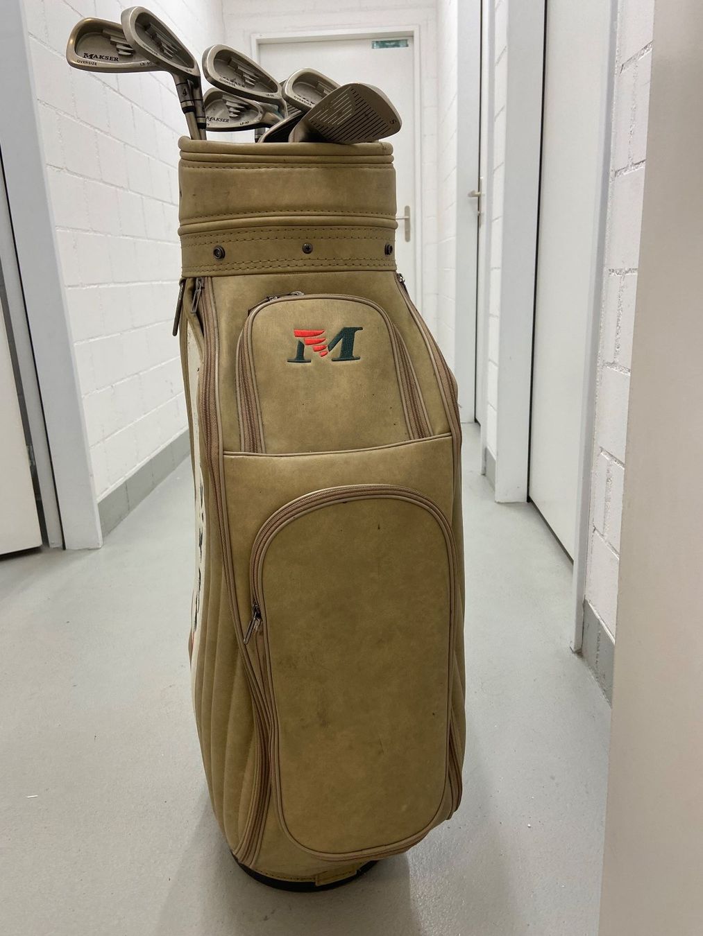 Clubs & Sets: Golfset inkl. Tasche, Bälle und Handschuhe – D'occasion à Unterengstringen par bar_rh5f 4