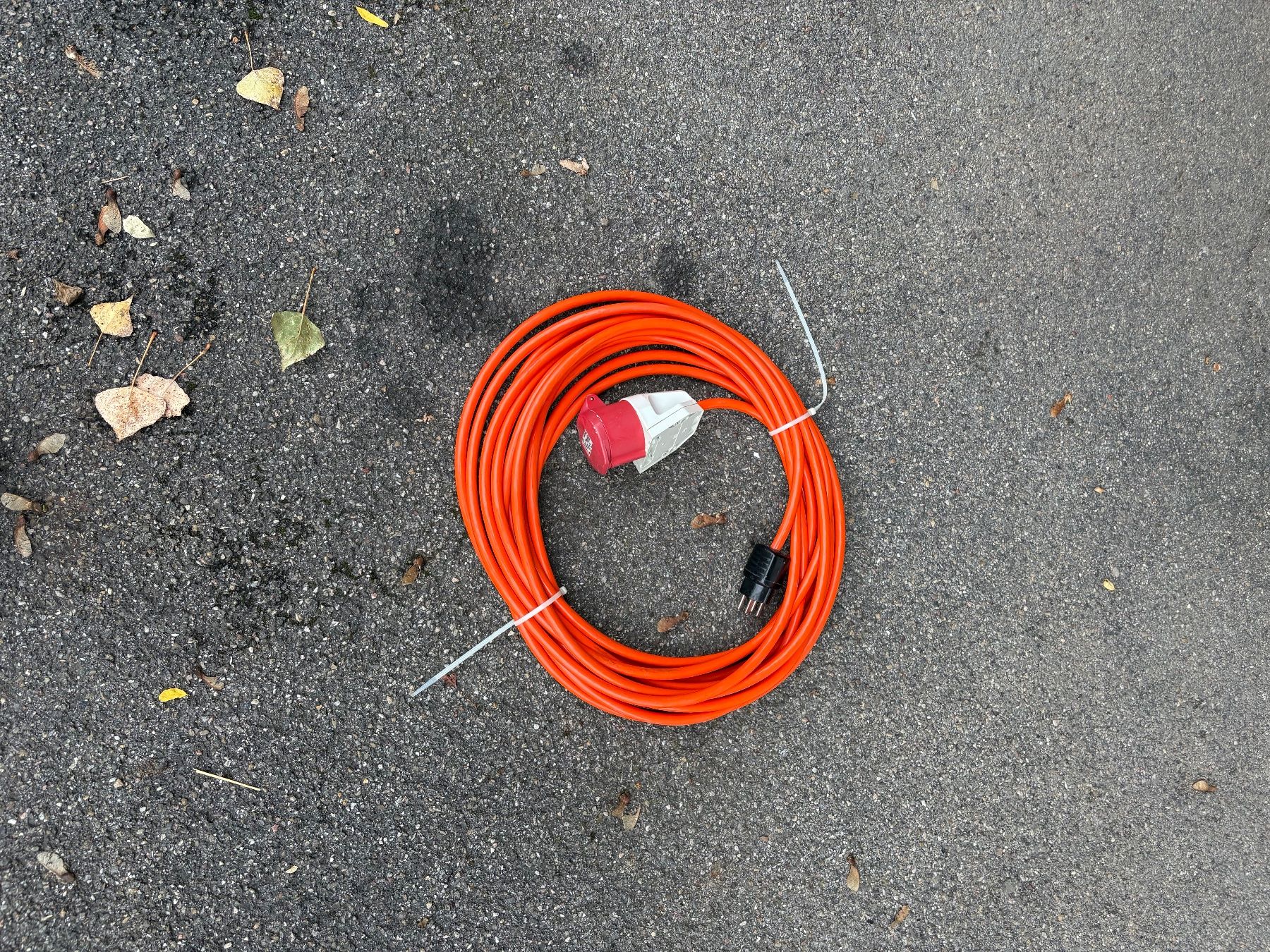 Kabel: Kabel 380 – Gebraucht aus liestal von Palacomorelo 1