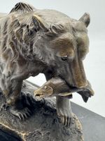 Bronze Bär mit Fisch Skulptur