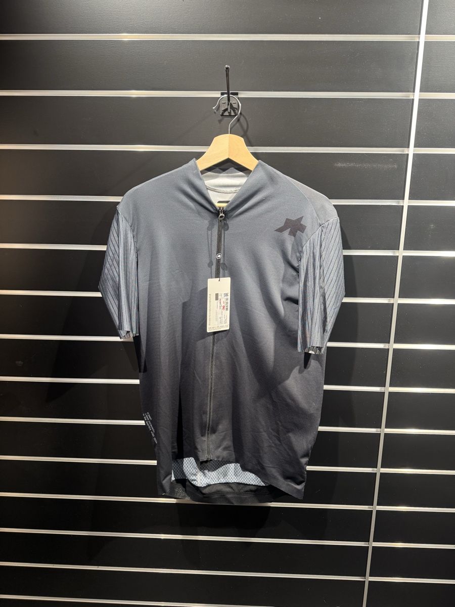Assos Leibchen & Hosen: Assos equipe RS Jersey XL – Neu (gemäss Beschreibung) aus Lauterbrunnen von Imboden-Bike
