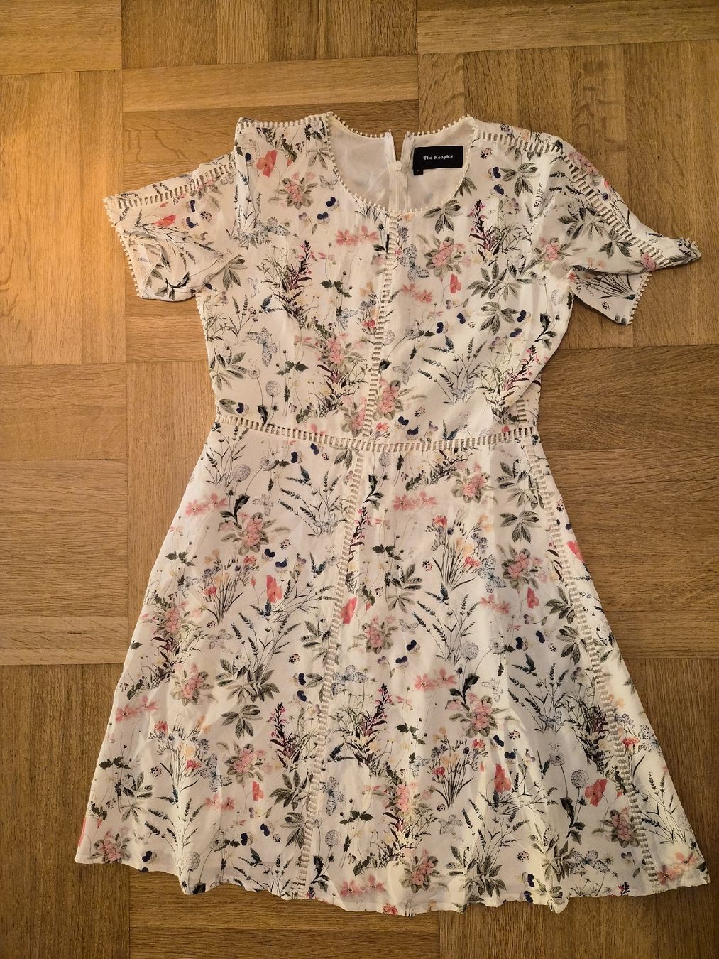 Kooples Vestiti: Robe fleurie The Kooples blanche taille S  – Nuovo (secondo la descrizione) da Genève venduto da stepher85