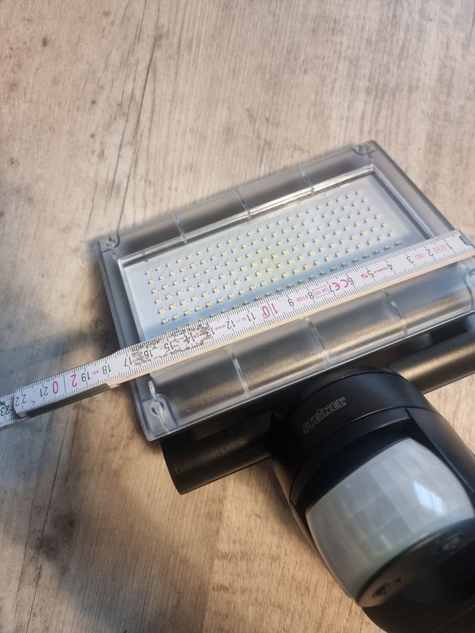 Steinel Lampade: Steinel LED Aussenscheinwerfer mit Bewegungsmelder – Usato da Niederuzwil venduto da Jamy3 4