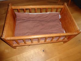 Lit de poupée en bois   Puppenbett aus Holz