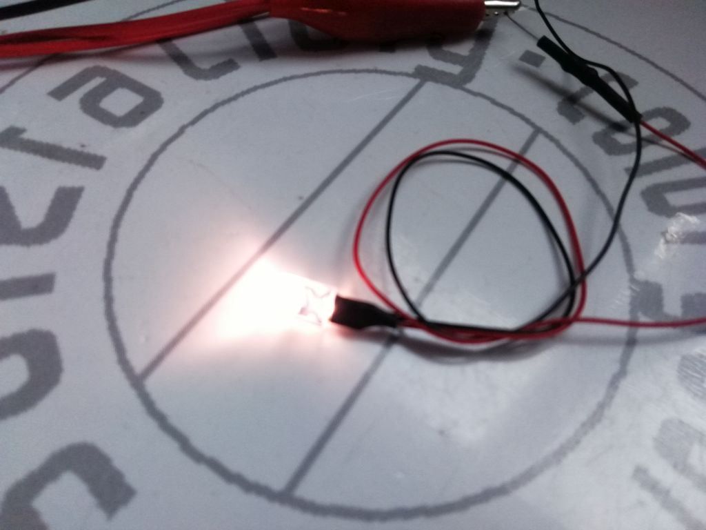 Componenti elettronici: Zylinder-LED warmweiss 5mm verkabelt – Nuovo (secondo la descrizione) da Luzern venduto da Salefactory