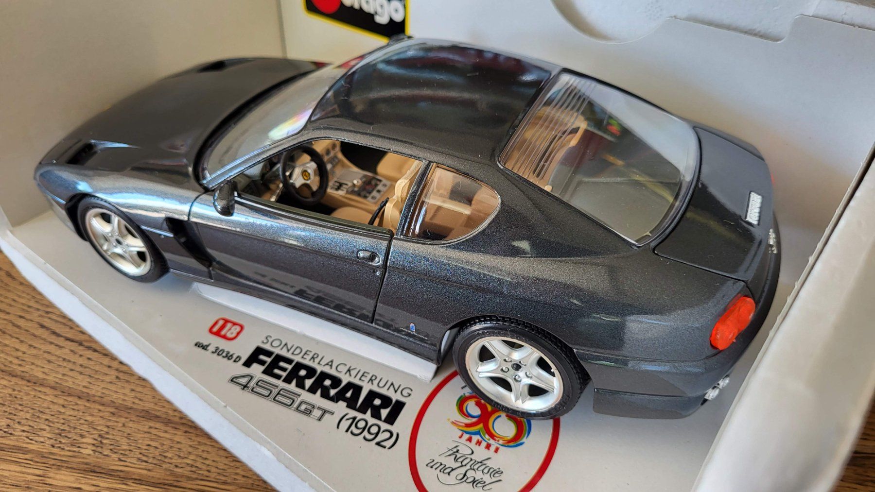 Voiture de collection FERRARI 456 GT (1992) en bleu foncé