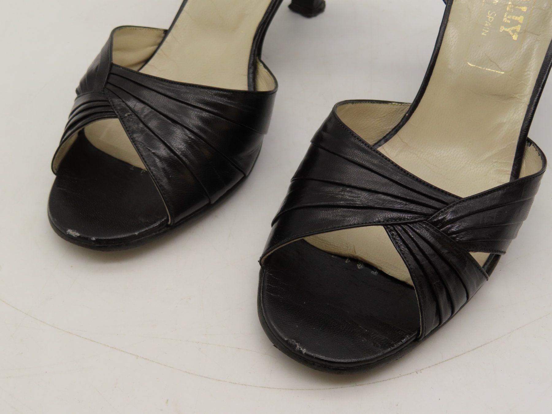 Bally Damenschuhe: Bally Damen Sandaletten Leder Gr. 37 – Gebraucht aus Reinach BL von WBZ-Flohmarkt 3