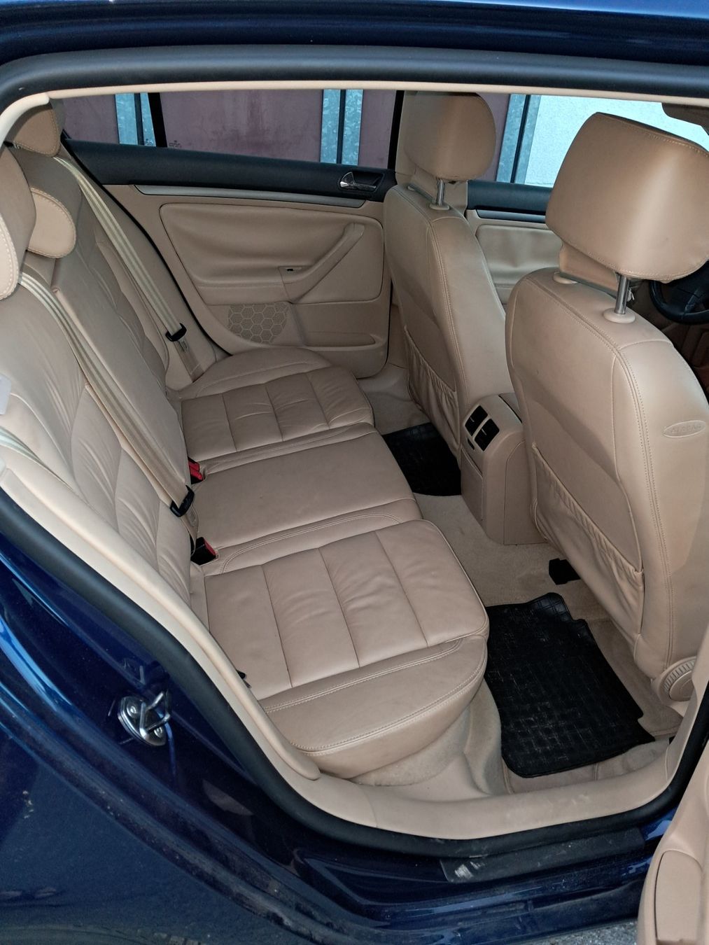 VW Automobili: VW GOLF 5  2.0FSI – Usato da Goldingen venduto da Koffer1.4 1