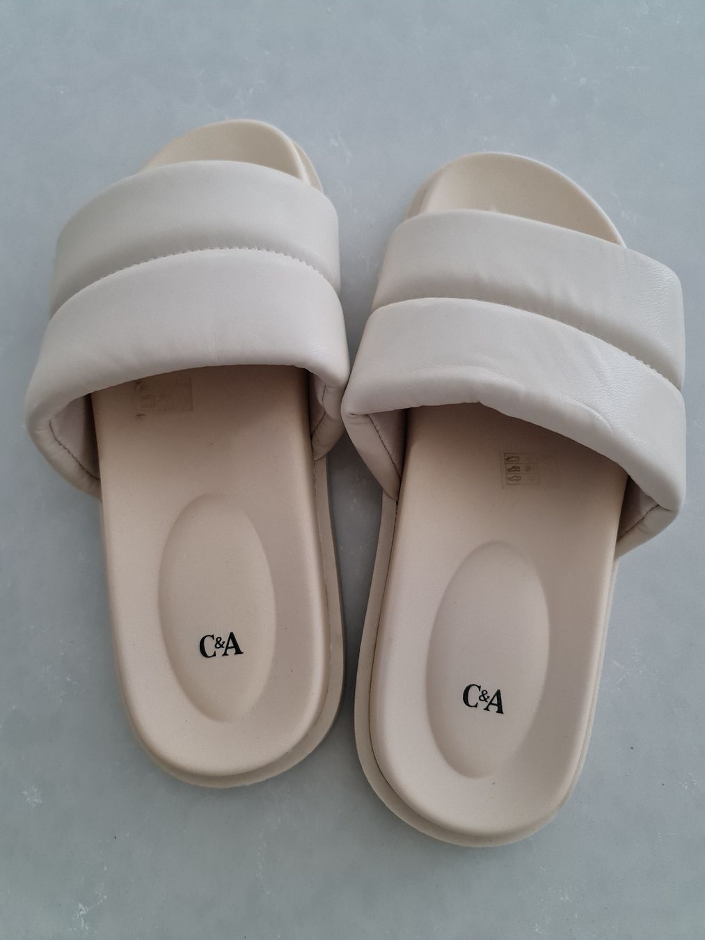 C&A Damenschuhe: C&A Pantoletten in Beige, Grösse 39 – Gebraucht aus Bülach von Rommar