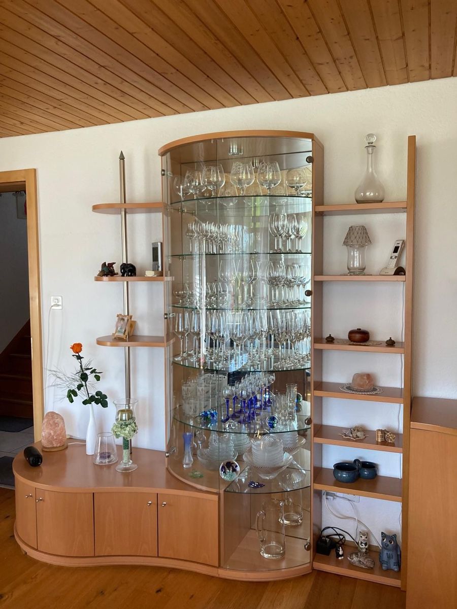 Regale: Wohnwand mit Vitrine Buche – Gebraucht aus Safenwil von Enea2007 1