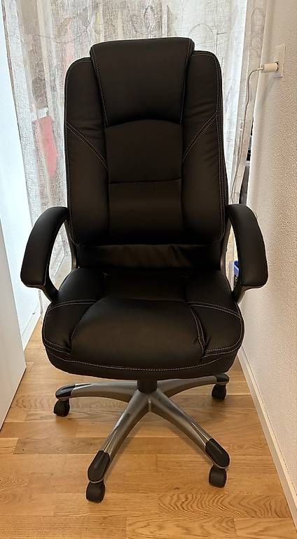 Chaises: Bürostuhl / Chefsessel - schwarz – D'occasion à Port par mar_xtg6