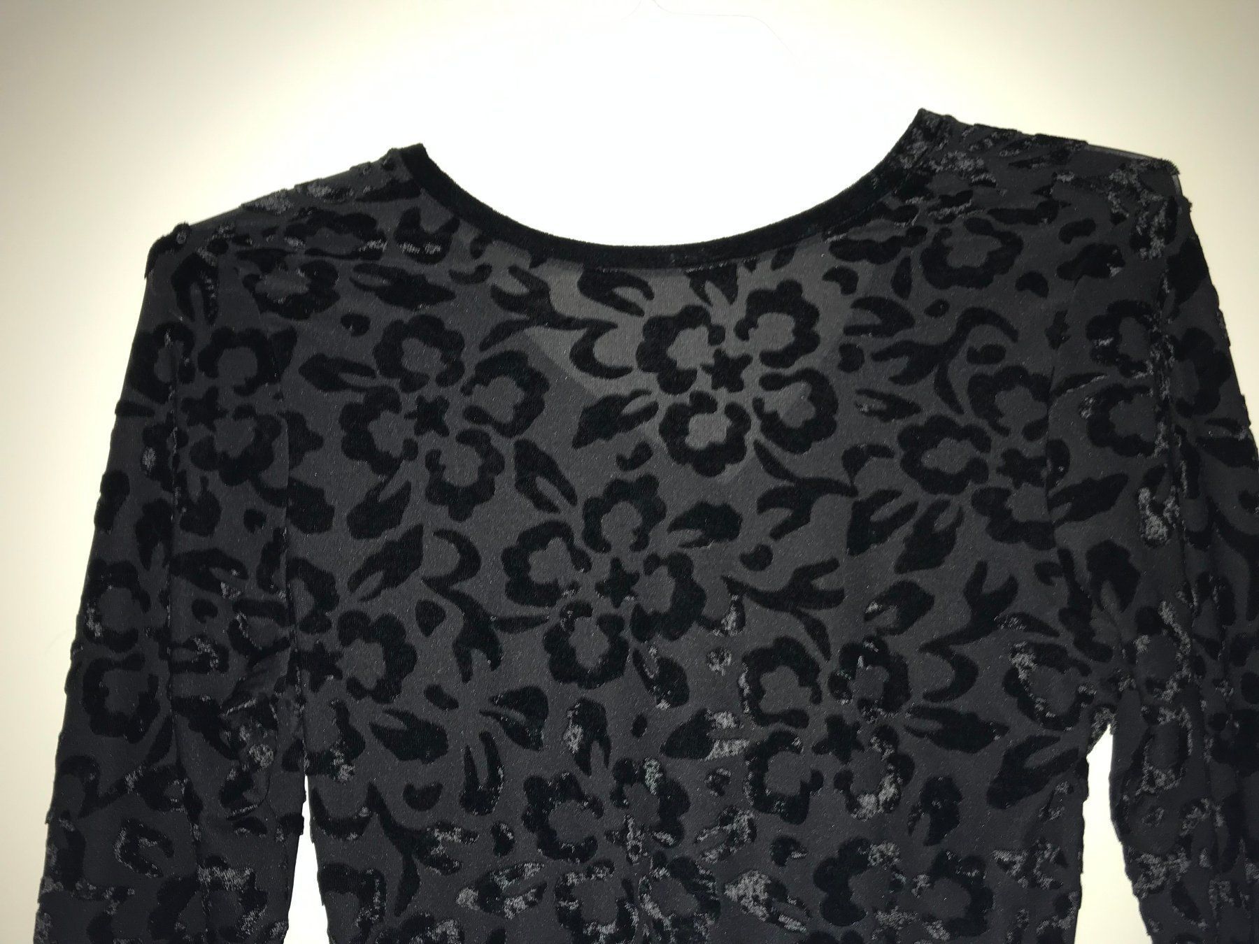 T-Shirts: Schwarzer Body mit Muster Gr. 36 – Gebraucht aus Zumikon von Uranus88