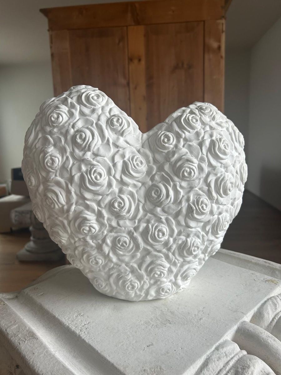Vasi & Recipienti: Herzvase mit Rosenmotiv – Usato da Affoltern am Albis venduto da rollotomasi