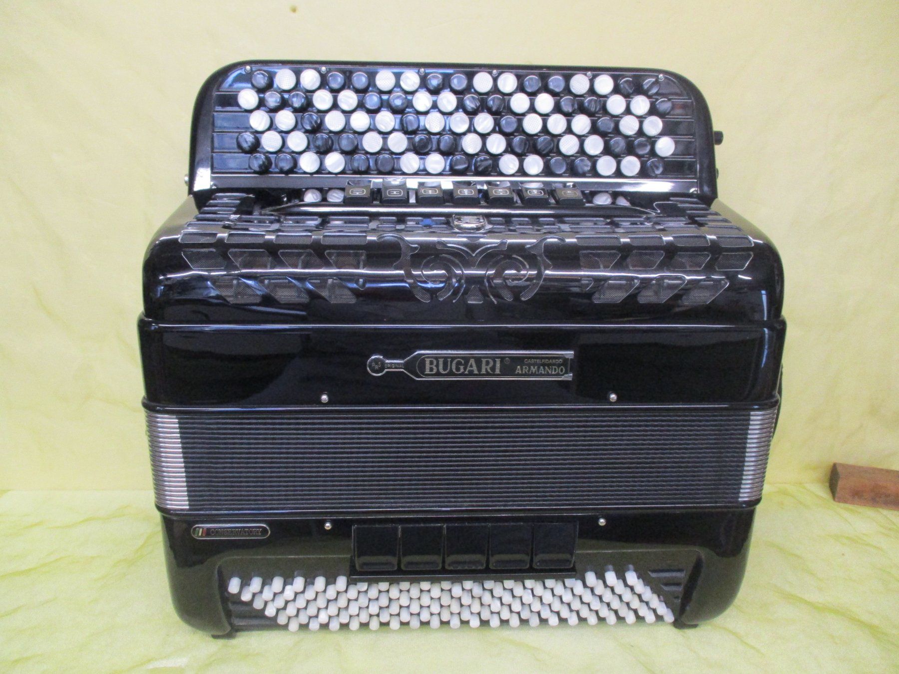 Strumenti musicali: Akkordeon Bugari 380/SP/C Conservatory – Usato da Jegenstorf venduto da Oktavio